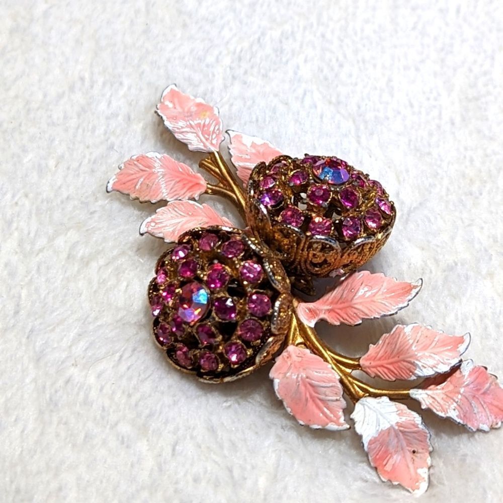 Vintage 50's Pink Dual Flower Rhinestone Brooche with Pink Enameled Leaves - Picture 2 of 8